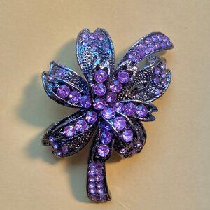Pink/purple pavé brooch